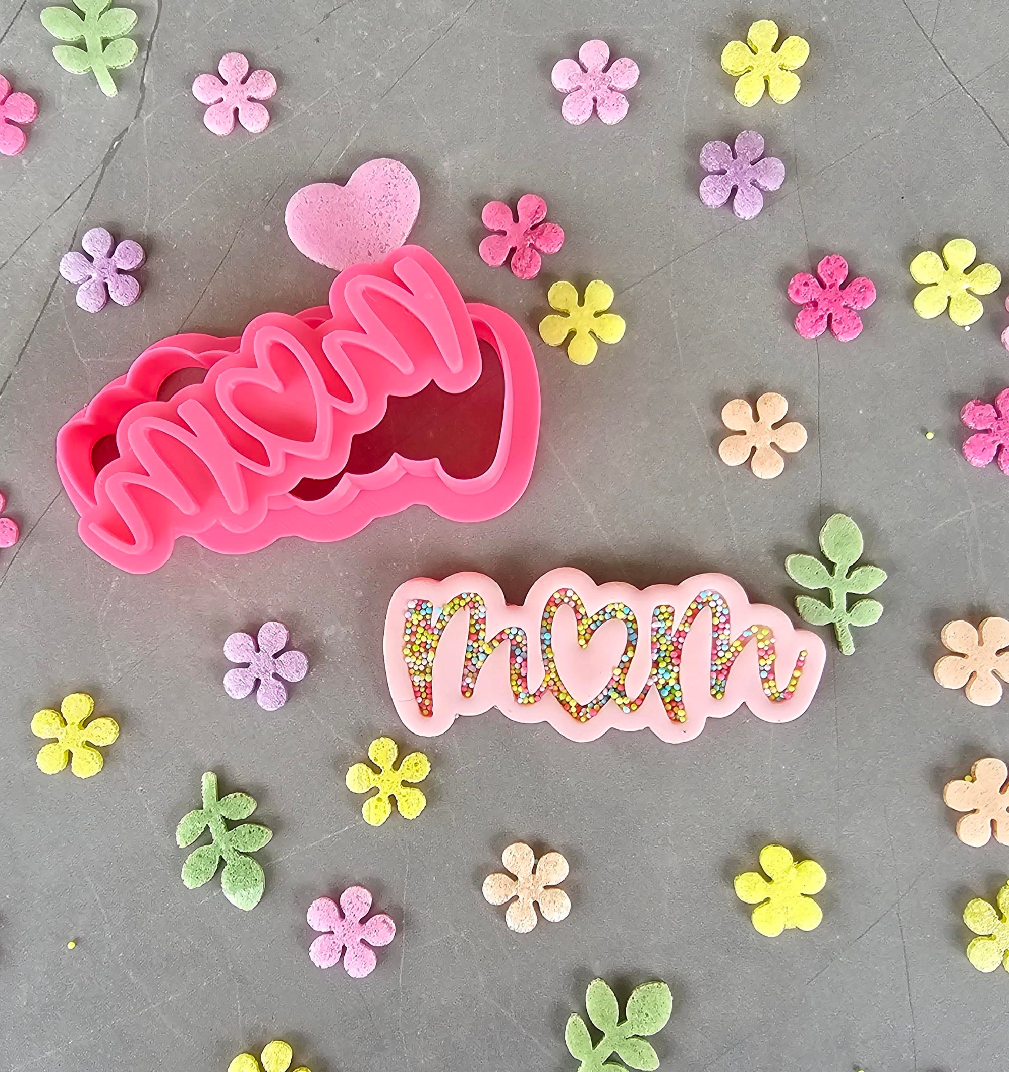 Mother's Day 'Mum' with Heart Cookie Cutter & Stamp Set