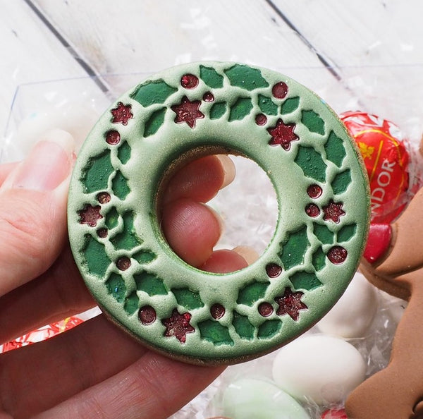 Christmas Fondant Embosser 'Wreath with Holly and Poinsettia' Cookie