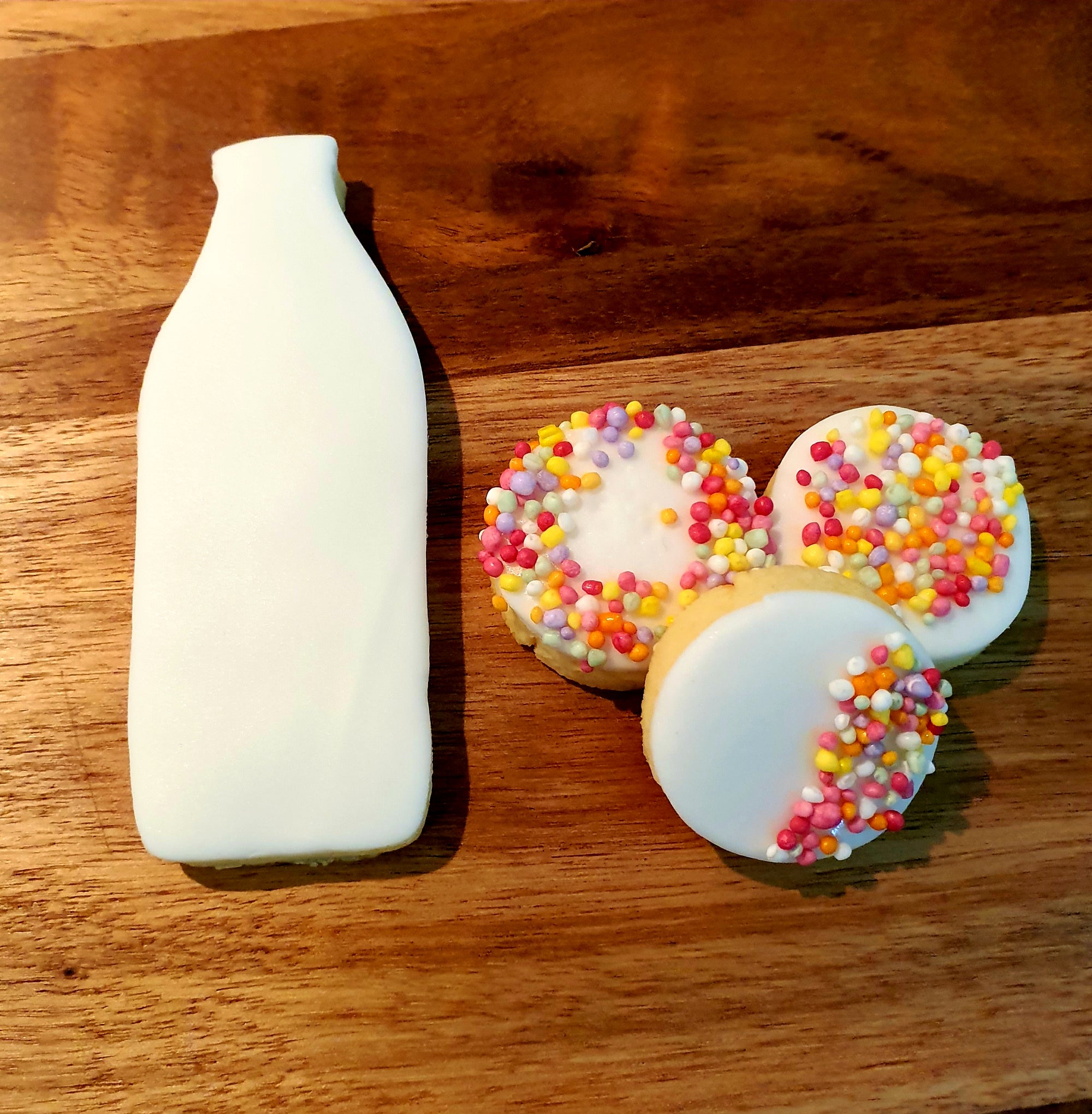 Milk Bottle Cookie Cutter 7.5cm